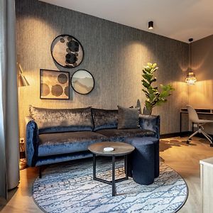 Deluxe Studio